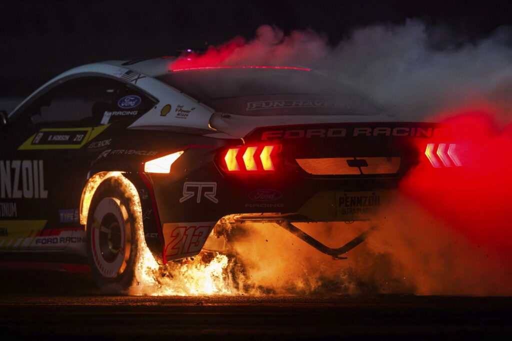 Mustang RTR drifting