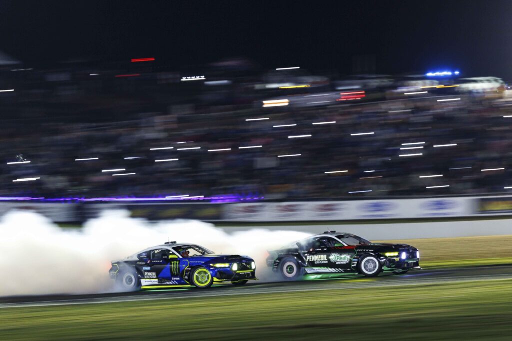 Mustang RTRs drifting